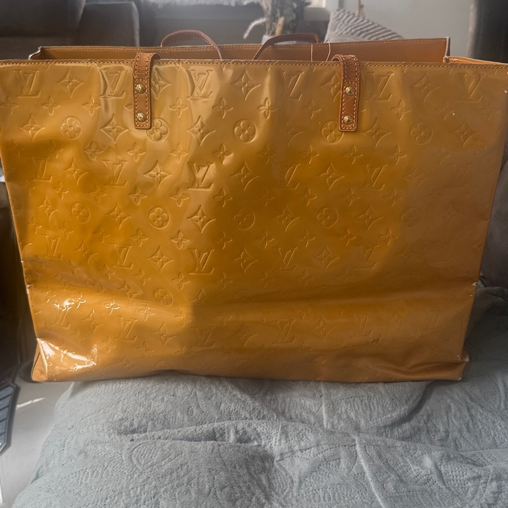 Louis Vuitton Reed GM Tote/
Vernis 2001 Yellow- Preowned w/ callouts - Picture 6 of 11